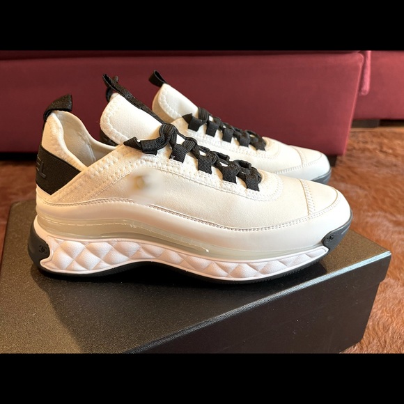 White Sneakers US size 7